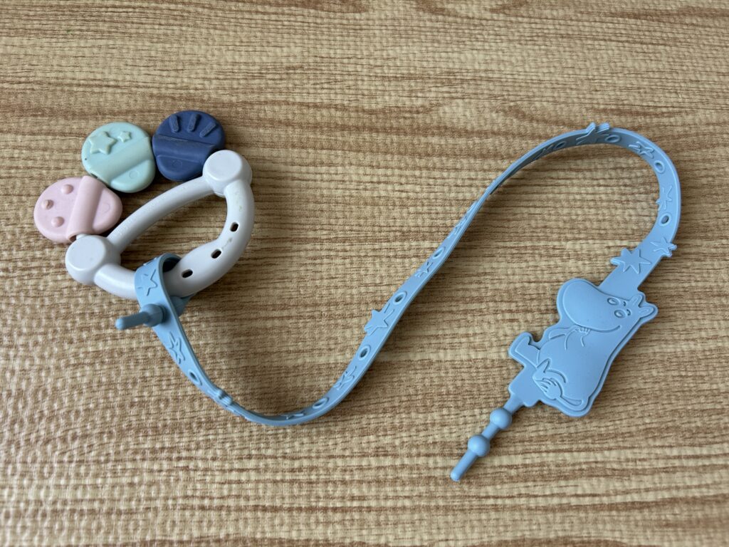 歯固めおもちゃとシリコントイフォルダー